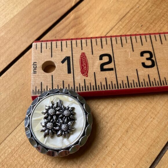 Sunflower Round Scarf Clip Silver-Tone Mother of Pearl Inlay Vintage W. Germany - Picture 3 of 6